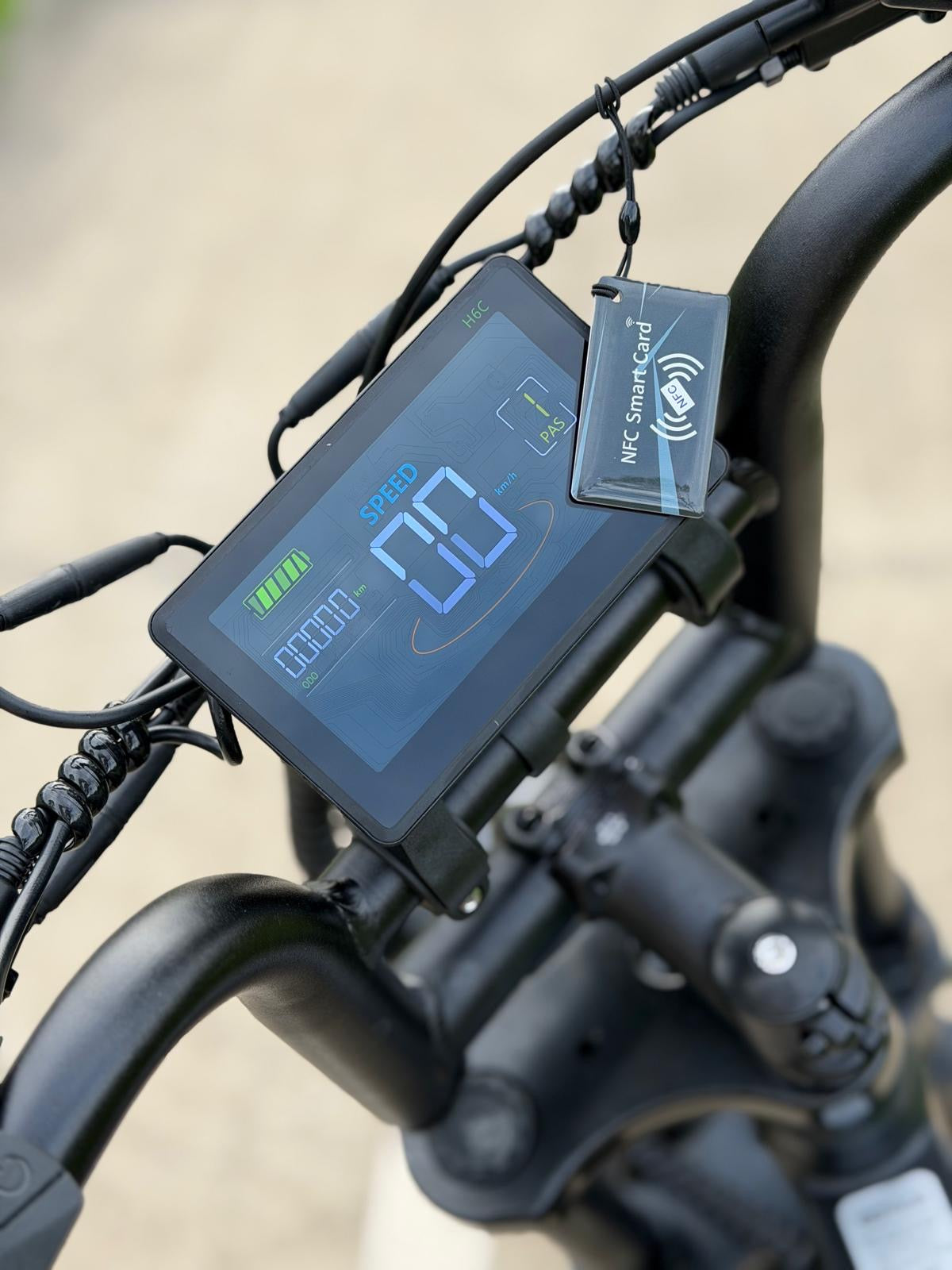 Evolve Horizon NFC smart display close-up