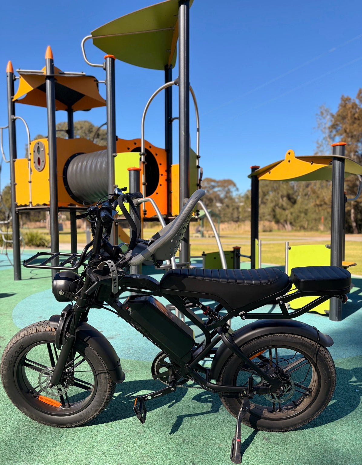 Evolve Horizon e-bike at a playground with child seat